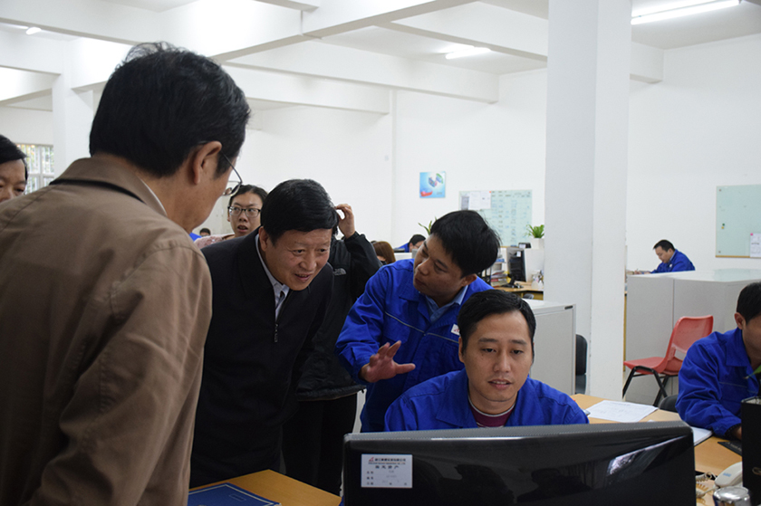 工信部及省市區(qū)各級(jí)領(lǐng)導(dǎo)蒞臨我公司考察、參觀